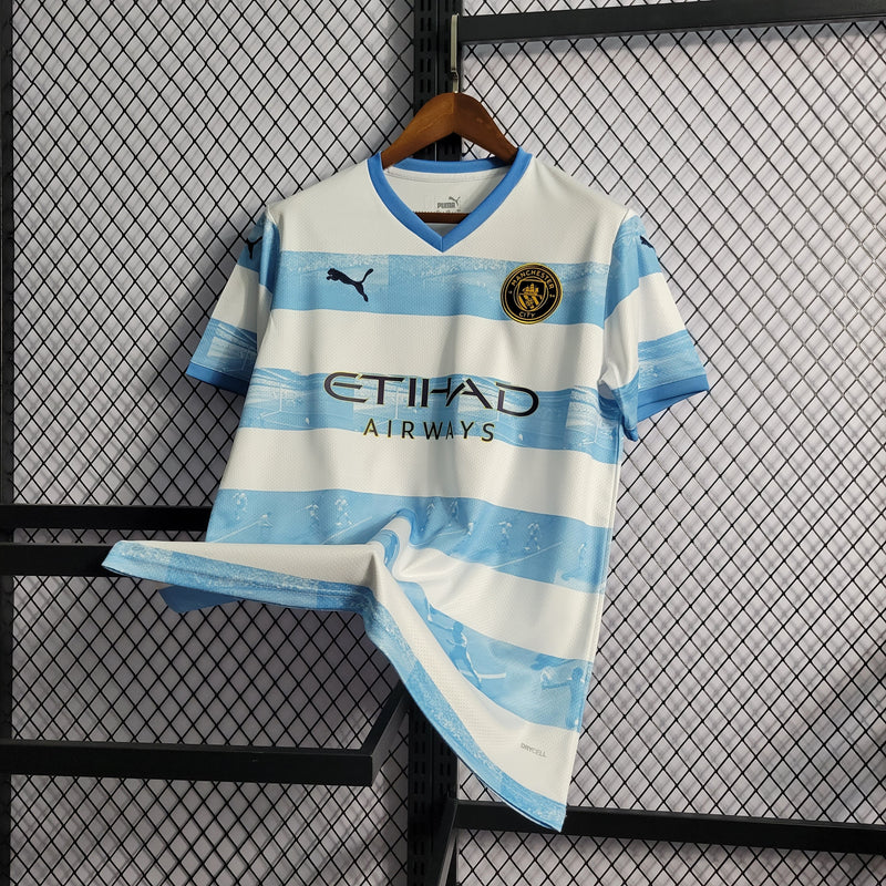 CAMISA DO MANCHESTER CITY 22/23 AZUL E BRANCO COMEMORATIVA - VELOP SPORTS
